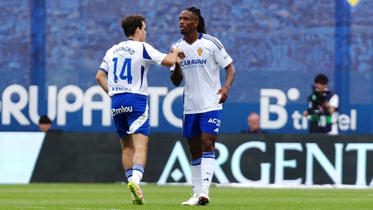 Francho felicita a Jair tras el tanto del central al Eibar.