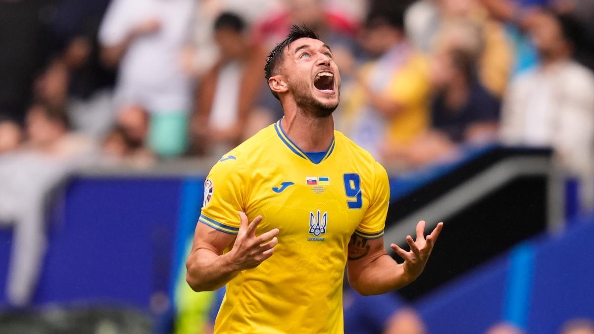 Roman Yaremchuk, autor del gol de la victoria para Ucrania