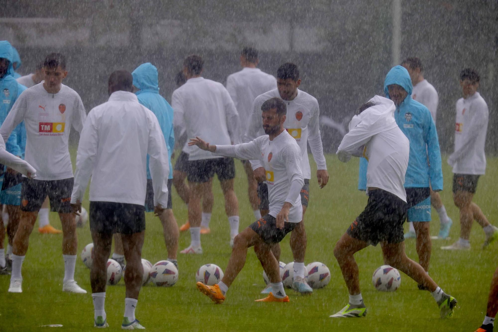 Diluvio en la última sesión de trabajo en Suiza