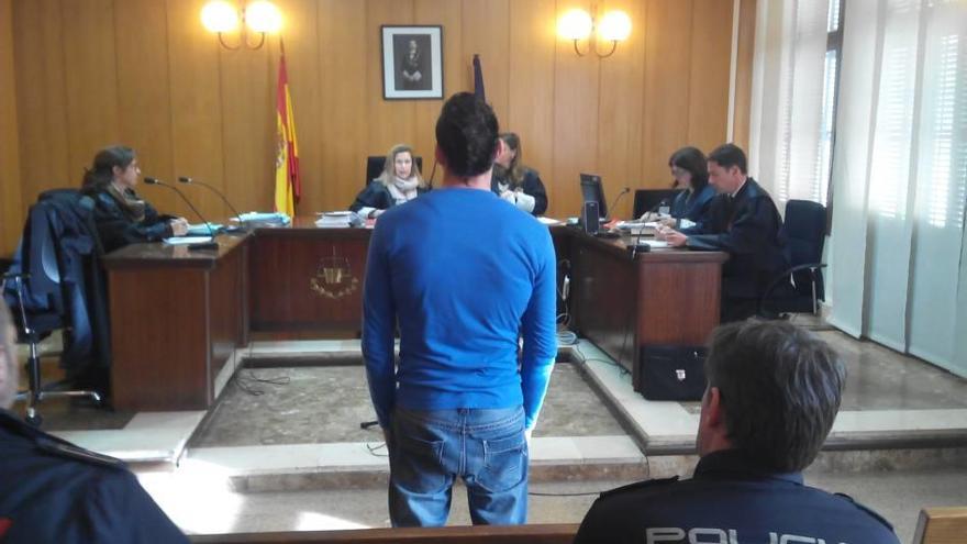 El acusado, ayer durante el juicio celebrado en un juzgado de lo penal de Palma.