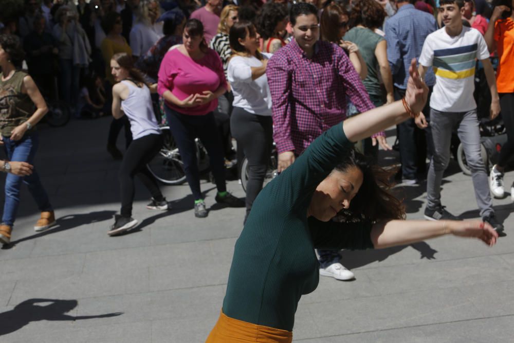 València baila al son de 10 Sentidos