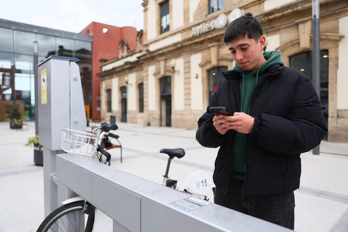 EN IMÁGENES: Los usuarios de las bicicletas de alquiler en Avilés, críticos con el estado del servicio EN IMÁGENES: Los usuarios de las bicicletas de alquiler en Avilés, críticos con el estado del servicio