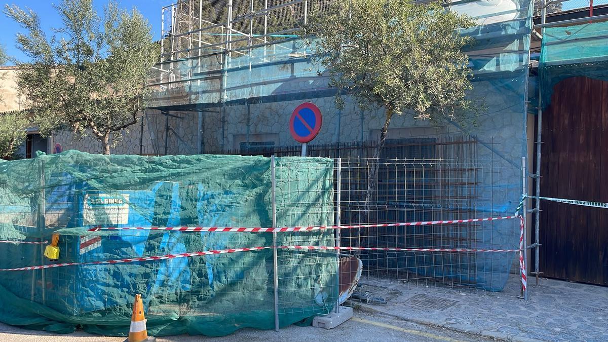 Almacén del polideportivo de Valldemossa donde se precipitó un obrero desde el tejado.
