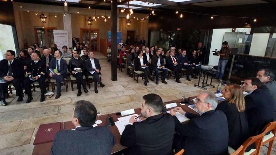 Jorge Méndes, Uxío Benítez, J.M. Cunha, Carmela Silva, Enrique Cabaleiro y Manuel Batista, en el acto. // A. H.