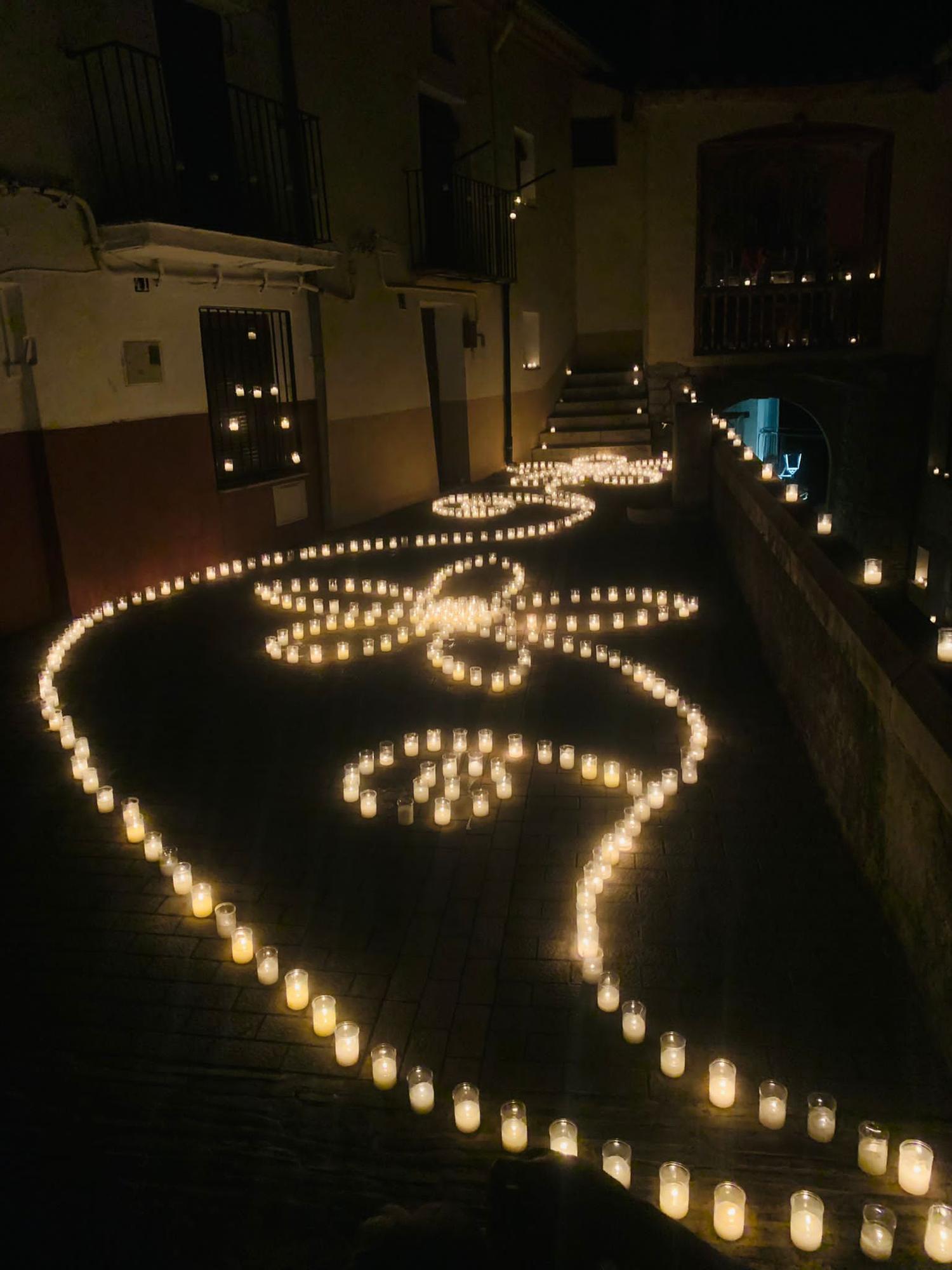 GALERÍA | 14.000 velas alumbran Vilafranca en la espectacular 'Nit dels Ciris'