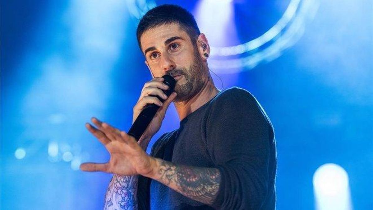Melendi durante un concierto
