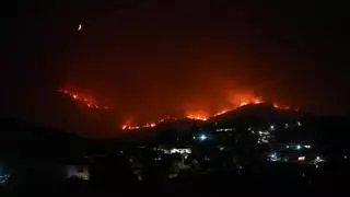 El incendio de Las Hurdes deja 700 evacuados de diez alquerías y afronta la noche en nivel 2 de peligrosidad
