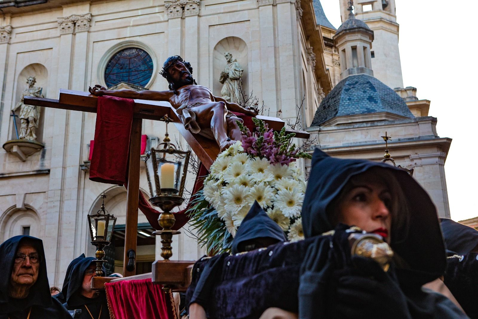 Así ha sido la procesión del Vía Crucis en Alcoy