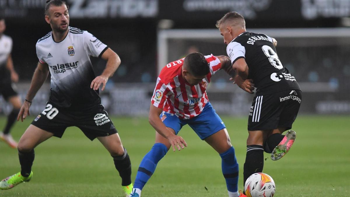Una imagen del partido entre el FC Cartagena y el Sporting de Gijón