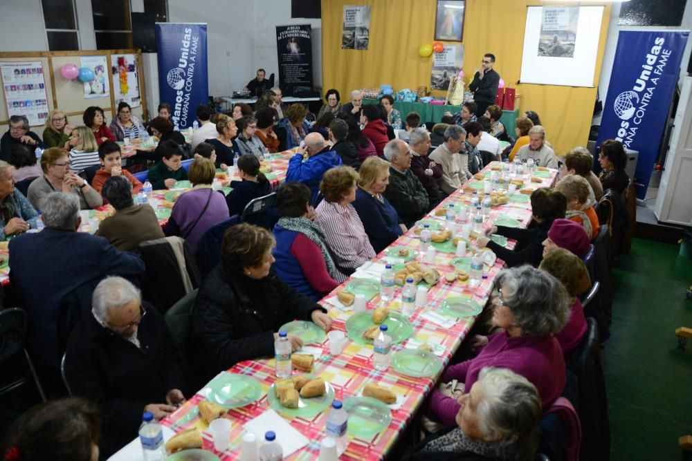 Cangas inicial la campaña a favor de Manos Unidas con una sopa solidaria.