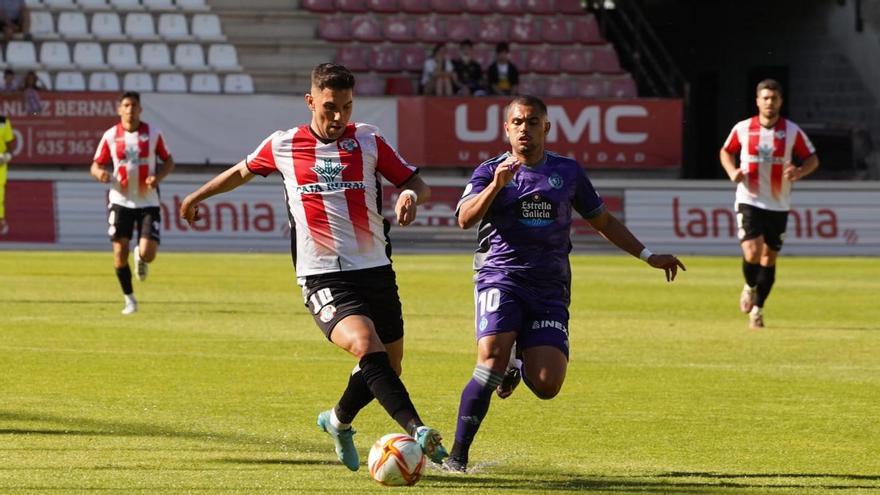 Carlos Ramos, en una jugada de ataque durante la disputa del último partido de liga.