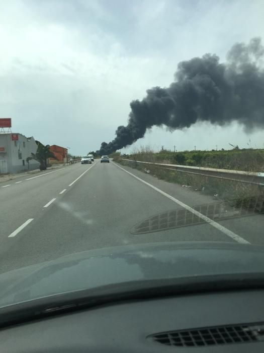 Incendio en una fábrica en El Puig