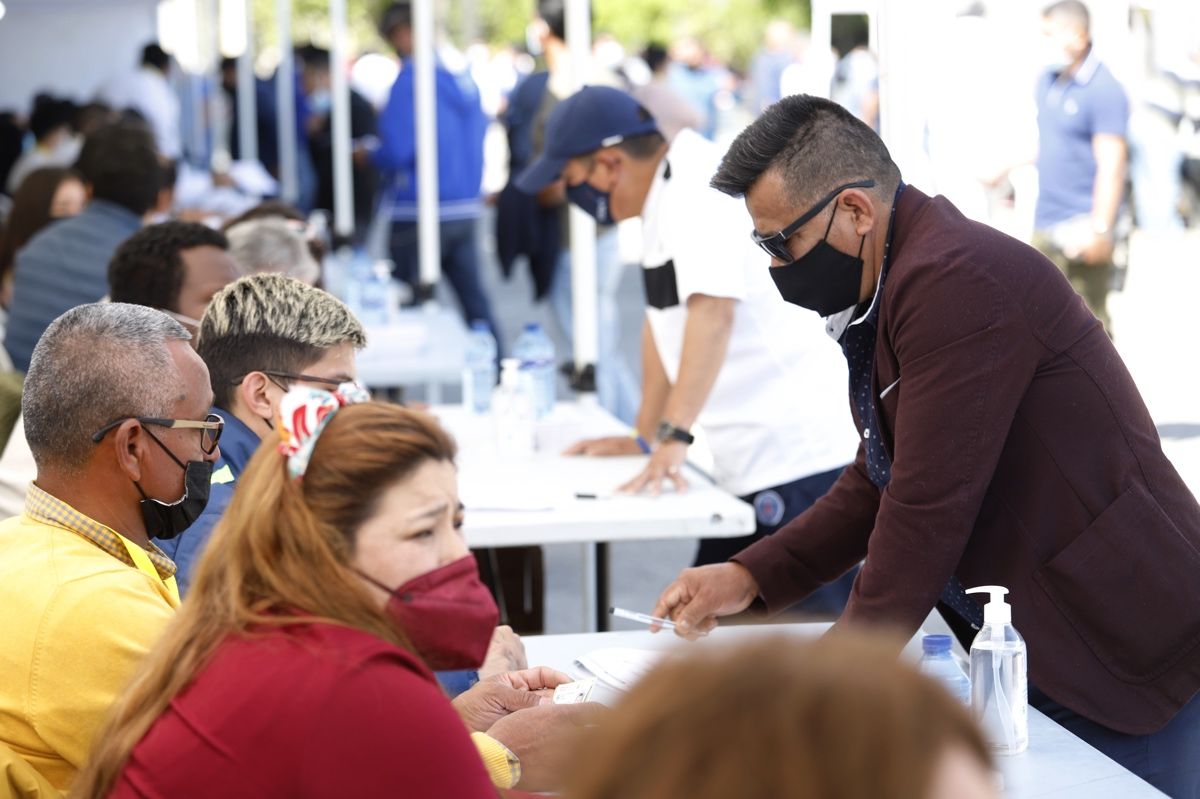 Los ecuatorianos residentes en la Región votan en las elecciones de su país