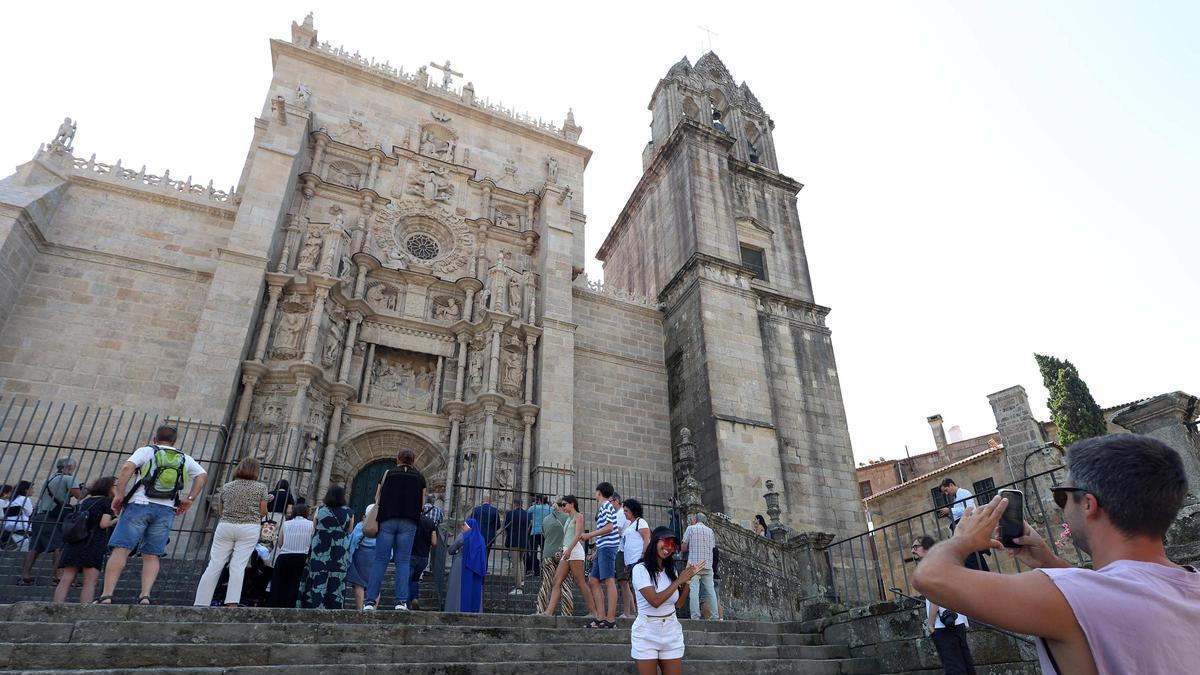 Inauguración de la fachada de la basílica de Santa María, en Pontevedra, este mes de agosto.