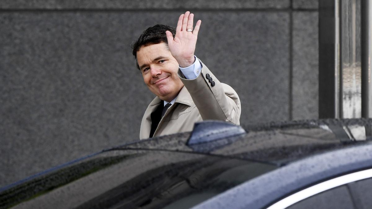 Dublin (Ireland), 27/06/2020.- (FILE) Irish Finance Minister, Ireland's Fine Gael party member Paschal Donohoe, waves at the media as he arrives at the Convention Centre in Dublin, Ireland, 27 June 2020 (reissued 09 July 2020).