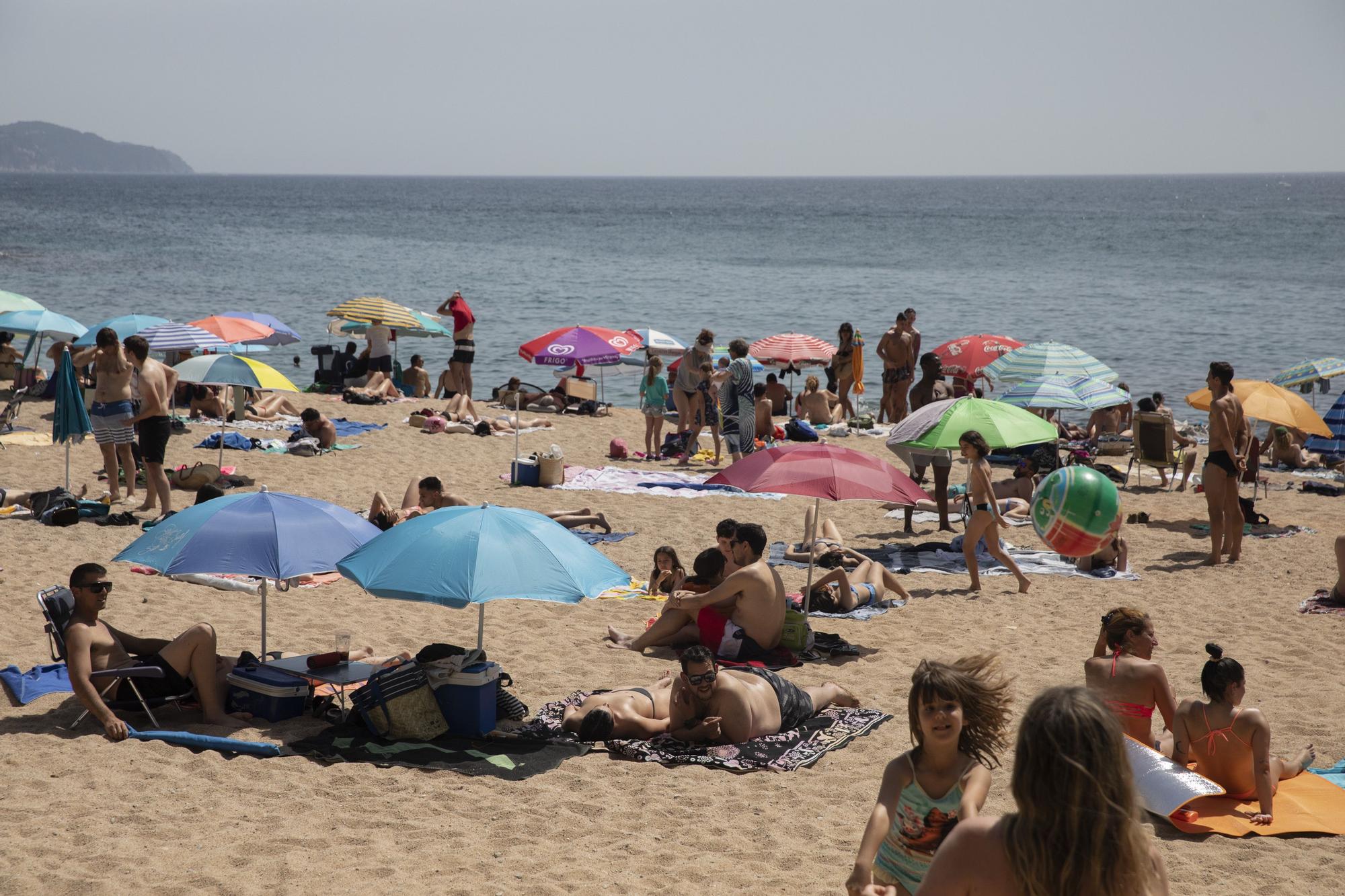 El bon temps omple platges, restaurants i hotels de la Costa Brava