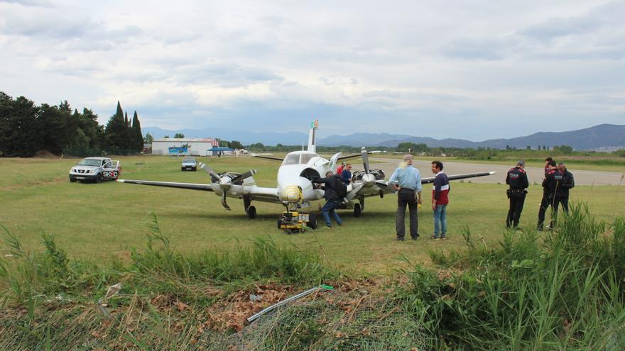 El vent causa un ensurt en l&#039;aterratge d&#039;una avioneta a Empuriabrava