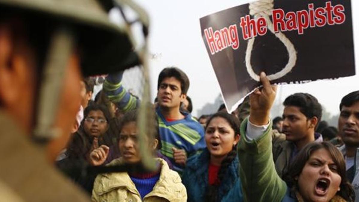 Protesta en Nueva Deli tras la violación de una estudiante.