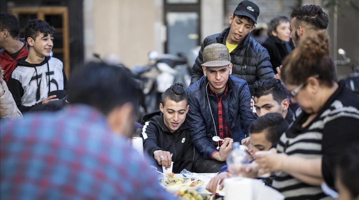 zentauroepp37708464 barcelona 17 03 2017 un grupo de mujeres y vecinas del barri170318131311