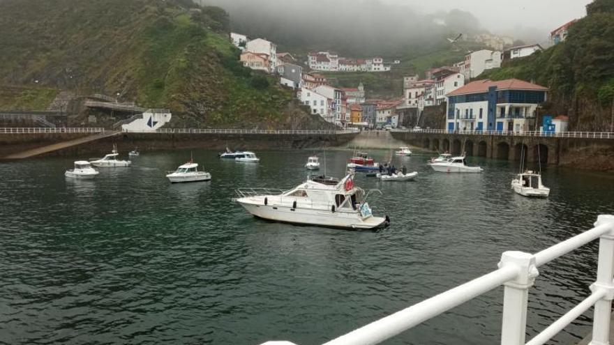 La movilización de los deportivos, también en aguas de Cudillero 