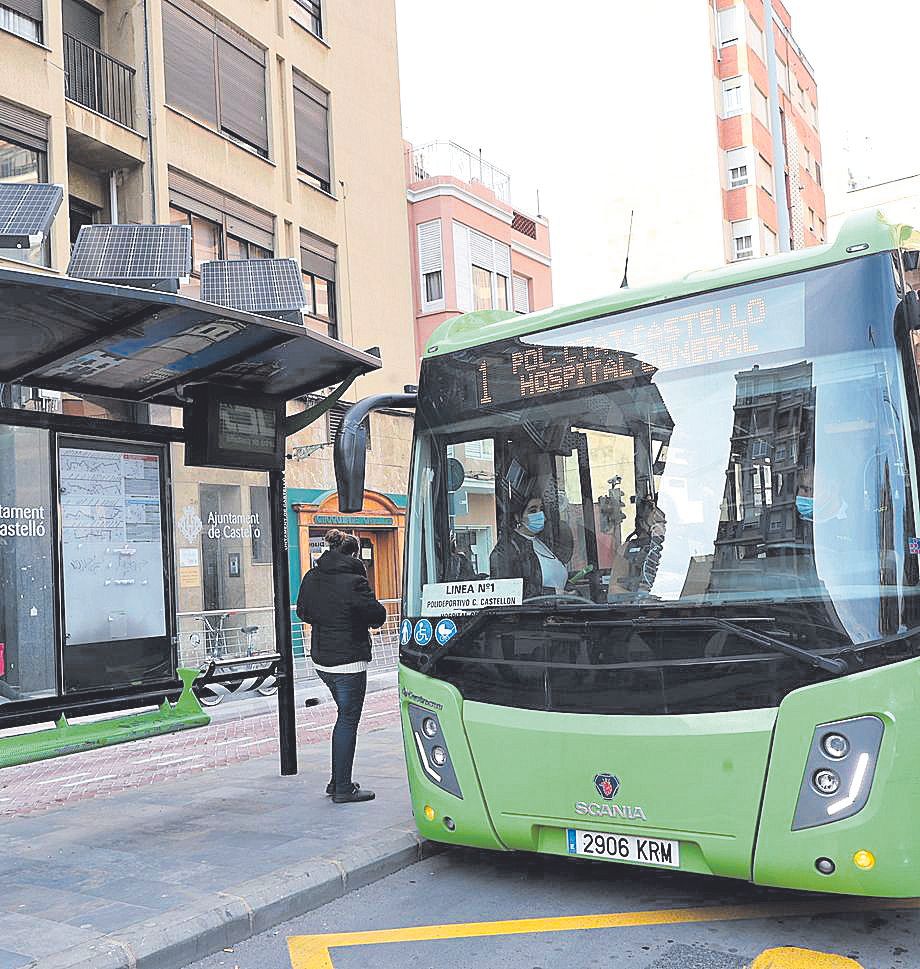 Autobús urbano en la plaza Borrull de Castelló.