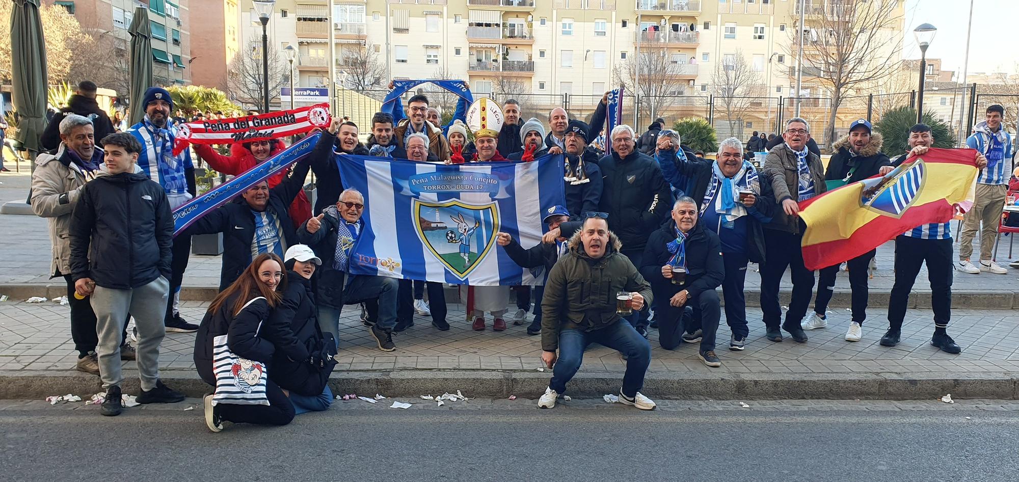 La afición del Málaga CF, en los aledaños del Nuevo Los Cármenes