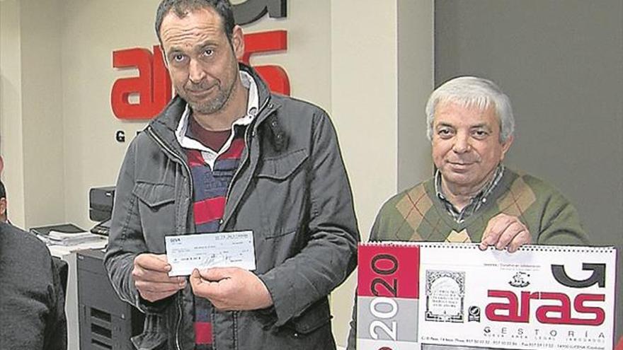 Gestoría Aras dona 2.000 euros de su calendario a la Peña de los Magos