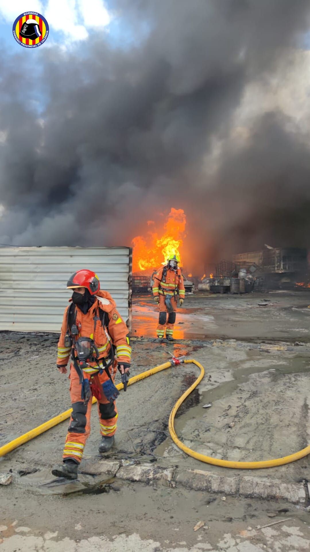 Incendio de una nave industrial en Loriguilla