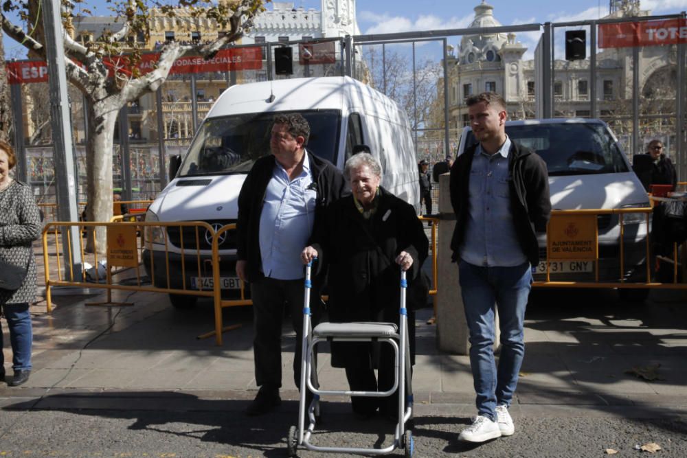 Búscate en el público de la mascletà del 1 de marzo