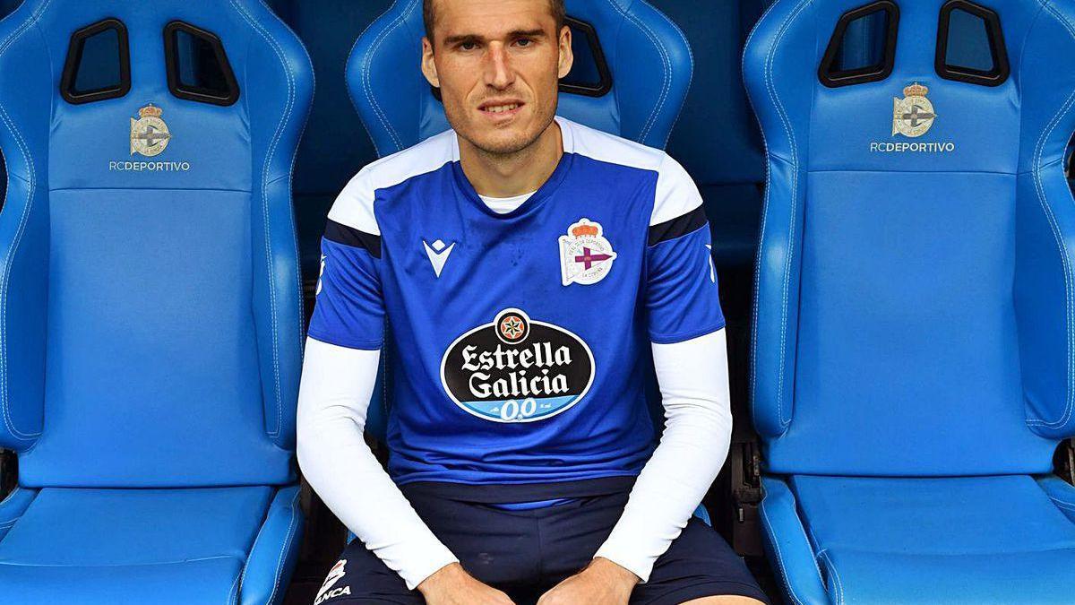 El coruñés Álex Bergantiños, en el estadio de Riazor.