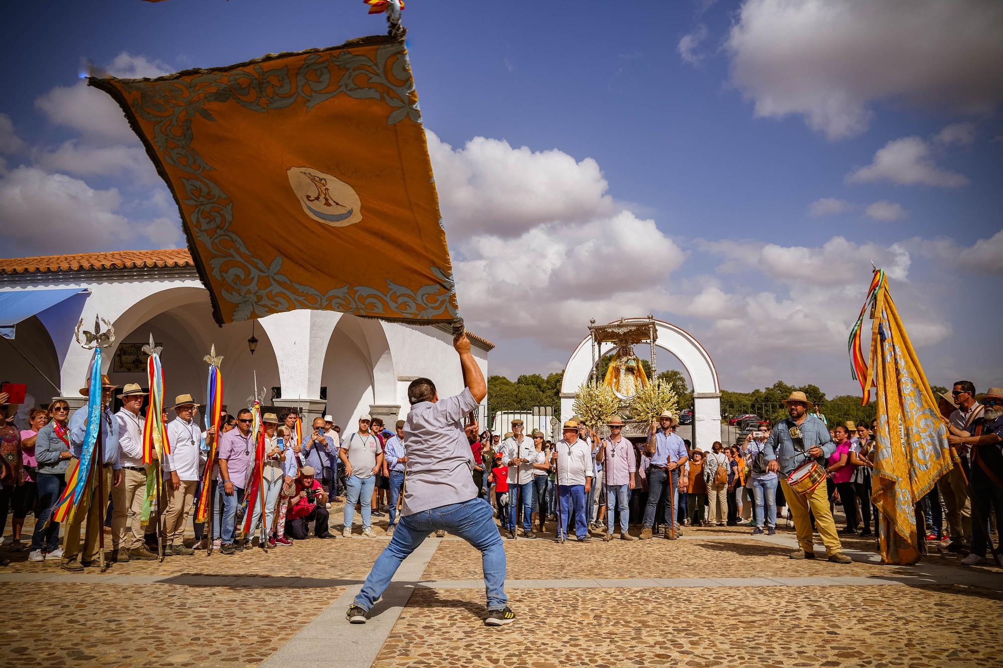 La Virgen de Luna regresa a su ermita rodeada de romeros