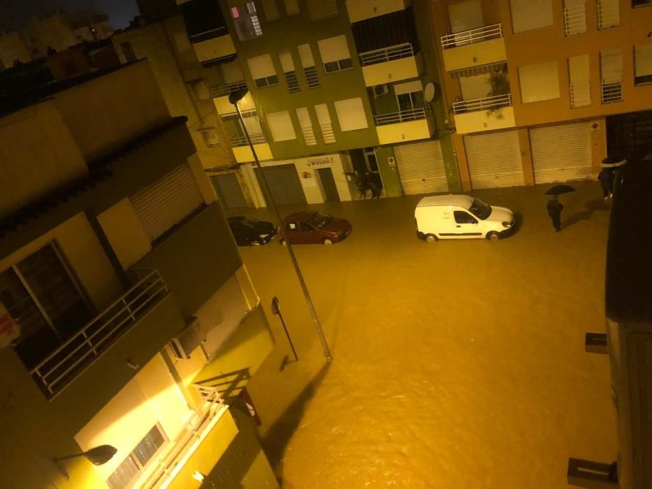 Consecuencias de la tromba de agua caída en Alzira esta pasada madrugada y esta mañana.