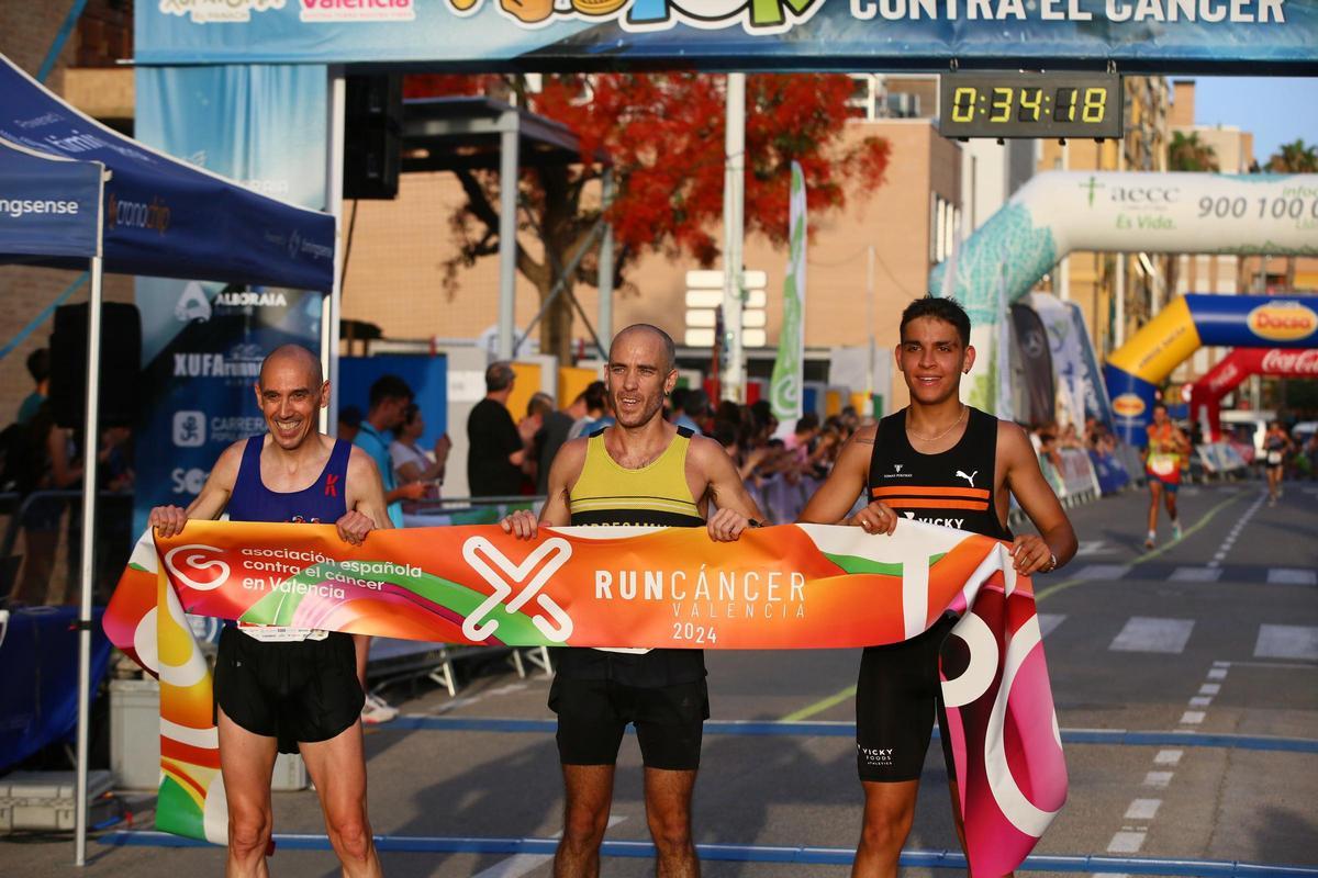 Podio masculino: Xevi Lluch (S.D. Correcaminos, 32:51), Ismael Allagui (Vicky Foods Athletics, 33:00) y Luis Félix (XufaRunners Alboraya, 33:12).