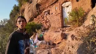 Una dona ofereix una llar a la Sandra, la jove trans que viu en una cova a Màlaga: «Vull que es pugui dutxar bé, que estalviï i que se’n vagi a Màlaga a complir el seu somni: obrir una botiga de moda»