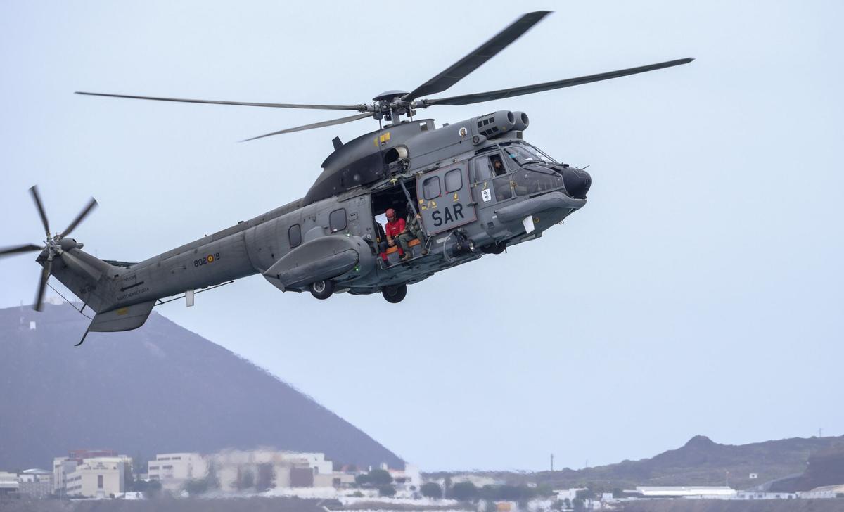 Exhibición de rescate con helicóptero en La Cícer dentro del Día de las Fuerzas Armadas
