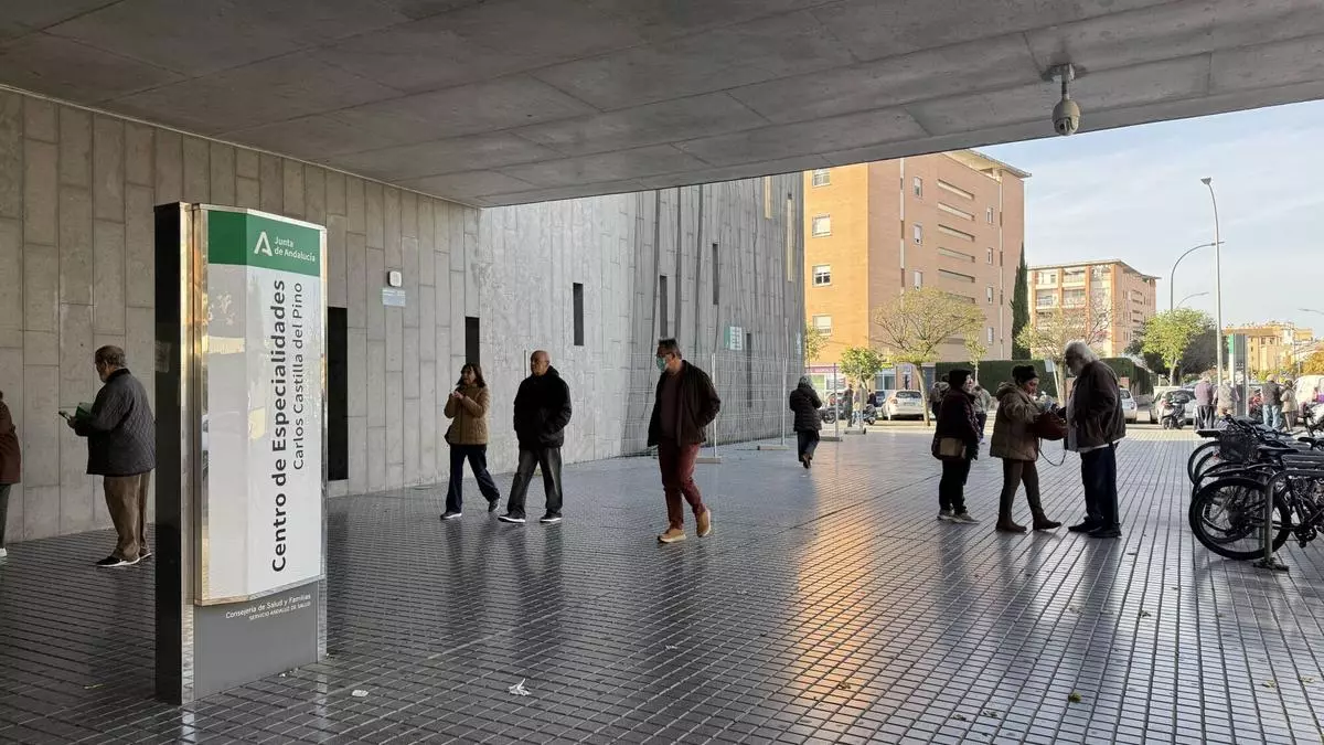 Entrada al centro de salud Castilla del Pino.