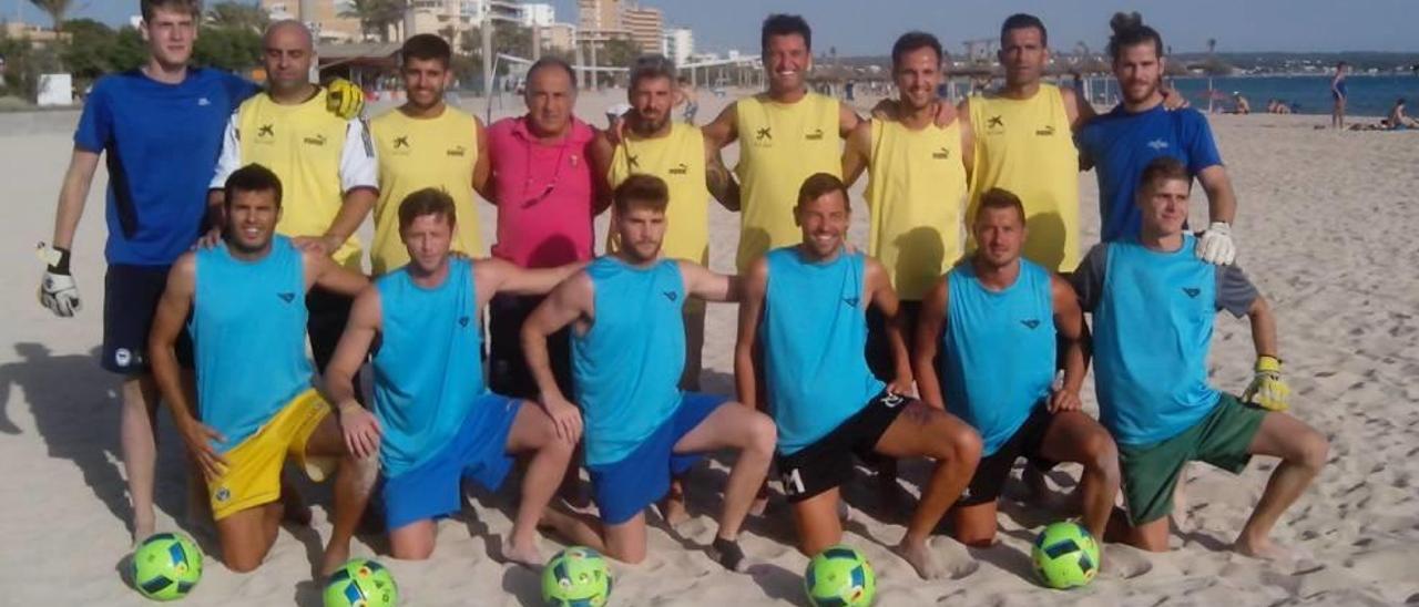 La selección balear de fútbol playa comienza hoy el Nacional en Pontevedra.