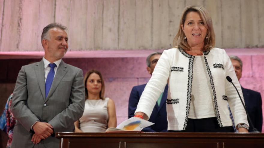 Alicia Vanoostende toma posesión del cargo.