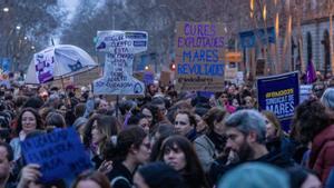 La marea lila reivindica les cures