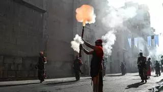 Las mujeres ganan terreno en el Alardo de Moros y Cristianos de Elche y ya representan la mitad de los arcabuceros