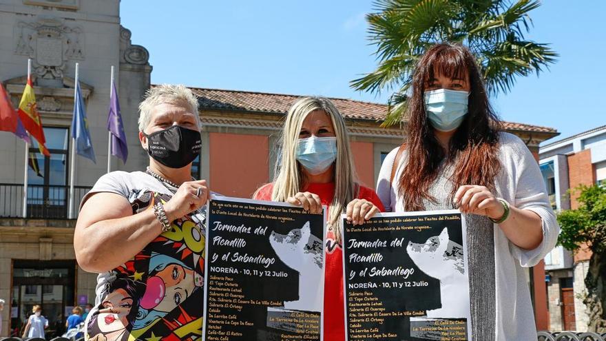 Merce Estrada, Eva Nunes y Maite Martínez, presentando las jornadas gastronómicas.