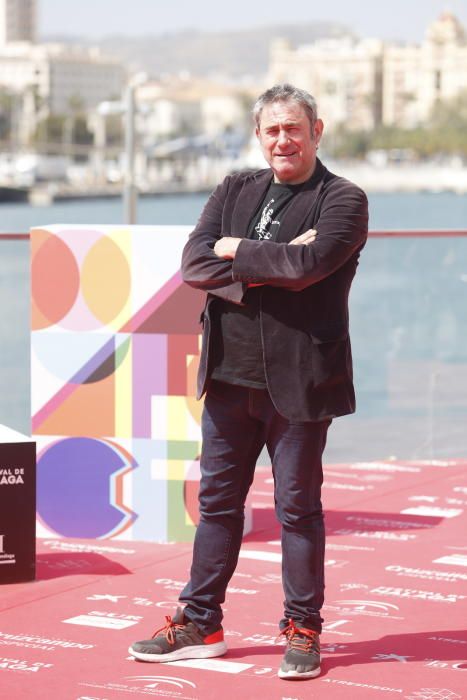 Elena Andrade, Neus Ballús y Sergi López posan en el photocall del Muelle Uno.