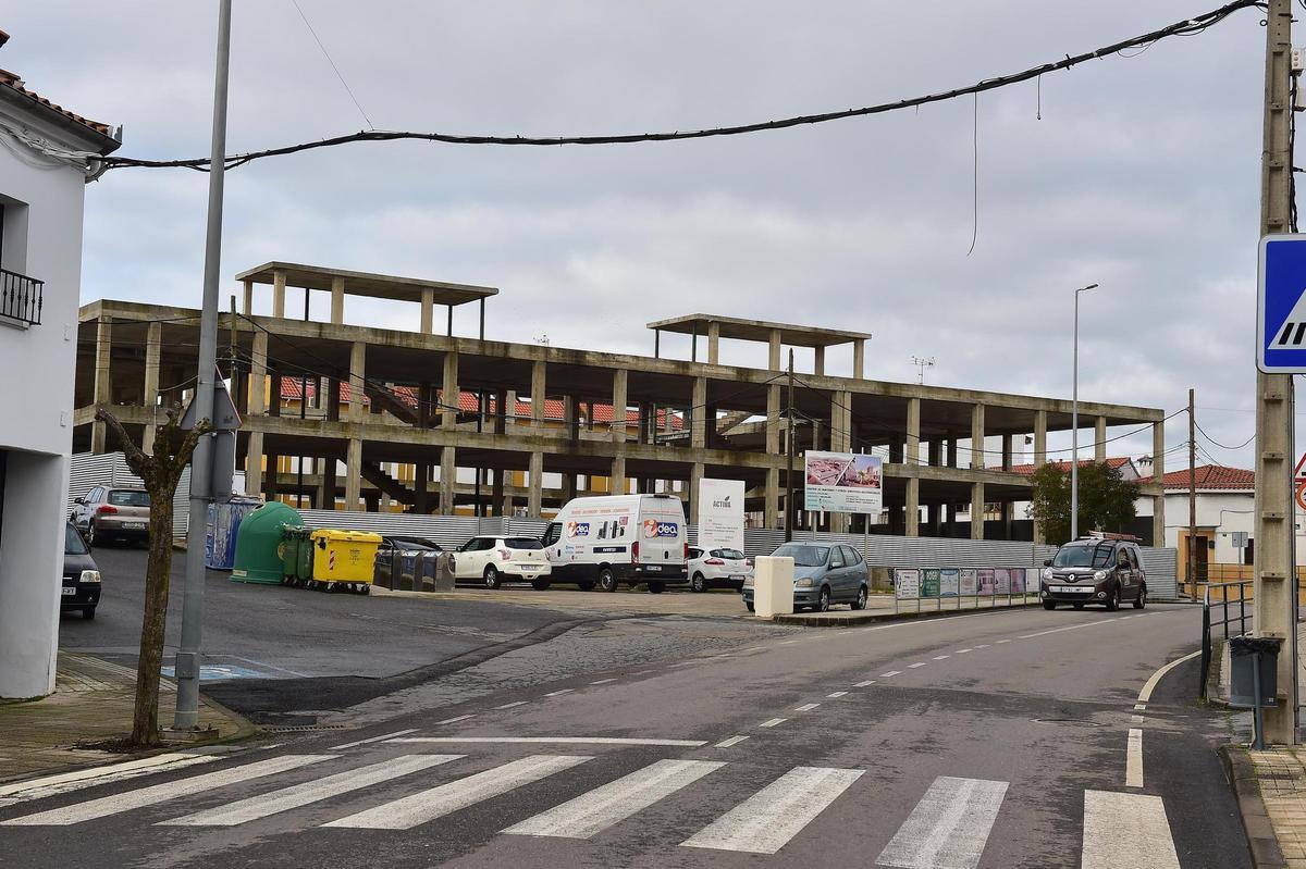 Una construcción 'fantasma' en Malpartida de Plasencia: ¿qué va a pasar con la residencia de mayores?