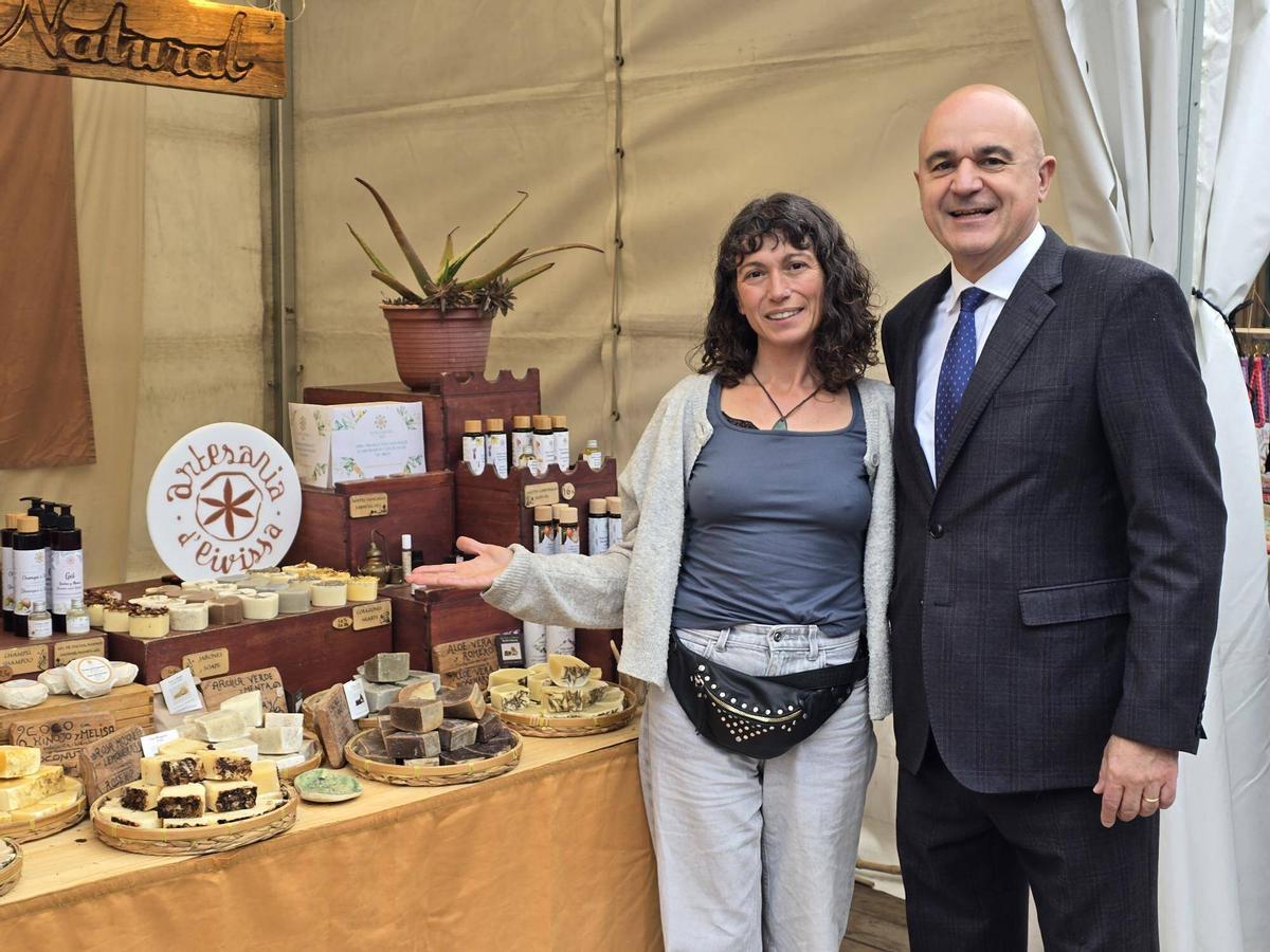 10 artesanos ibicencos exponen en Palma en el Día de Balears | CONSELL D’EIVISSA
