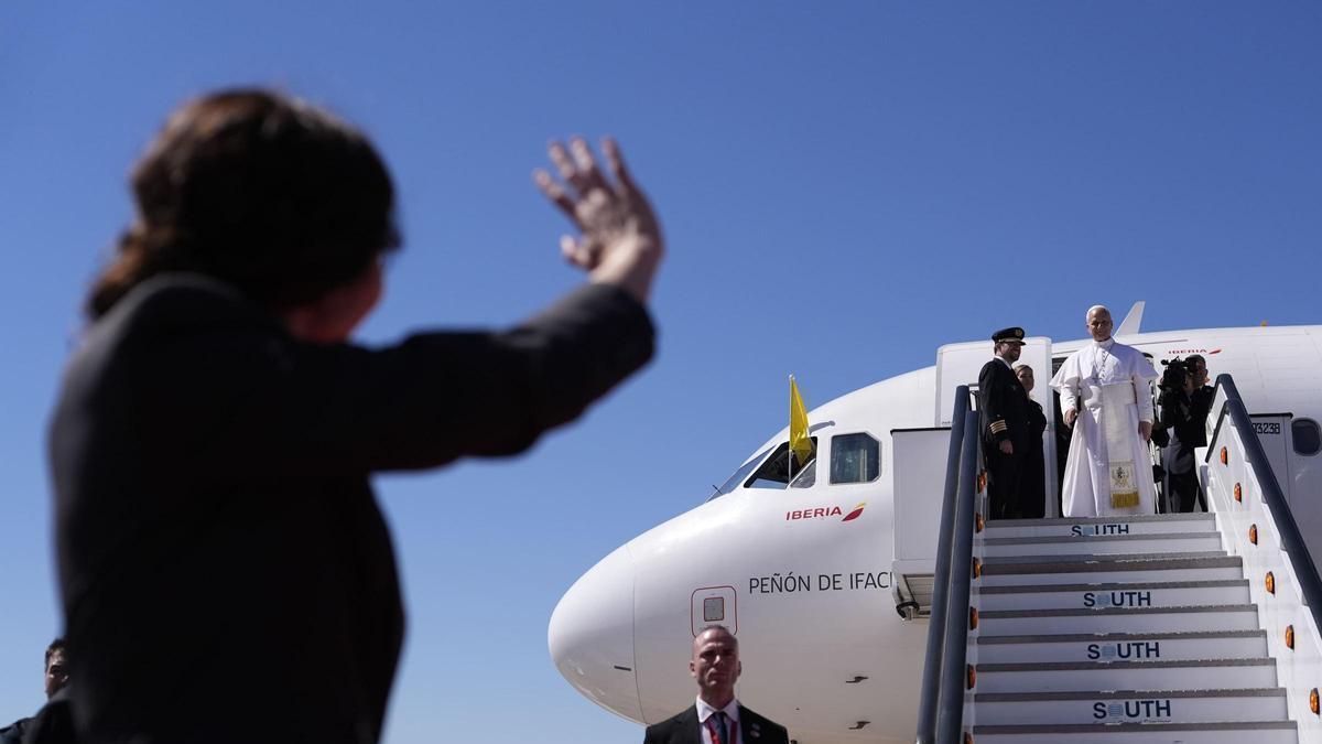VISITA DE LEÓN XIV | Ayuso celebra el «honor» y el «privilegio» de que Madrid haya sido «la puerta de entrada a España» del Papa