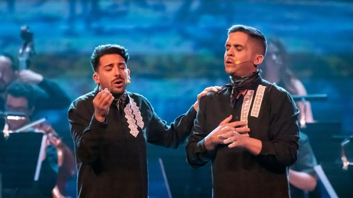 Iván Quintana y Besay Pérez, en la puesta en escena de su espectáculos "Cartas a Néstor".