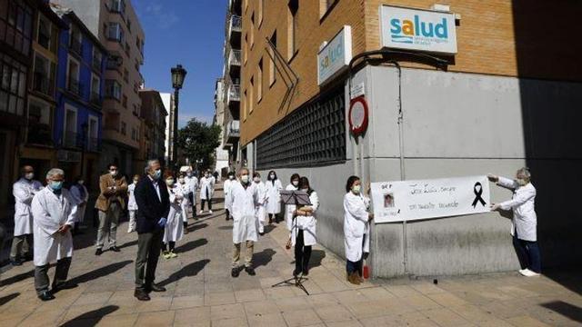 La sanidad aragonesa homenajea al primer médico fallecido por covid-19