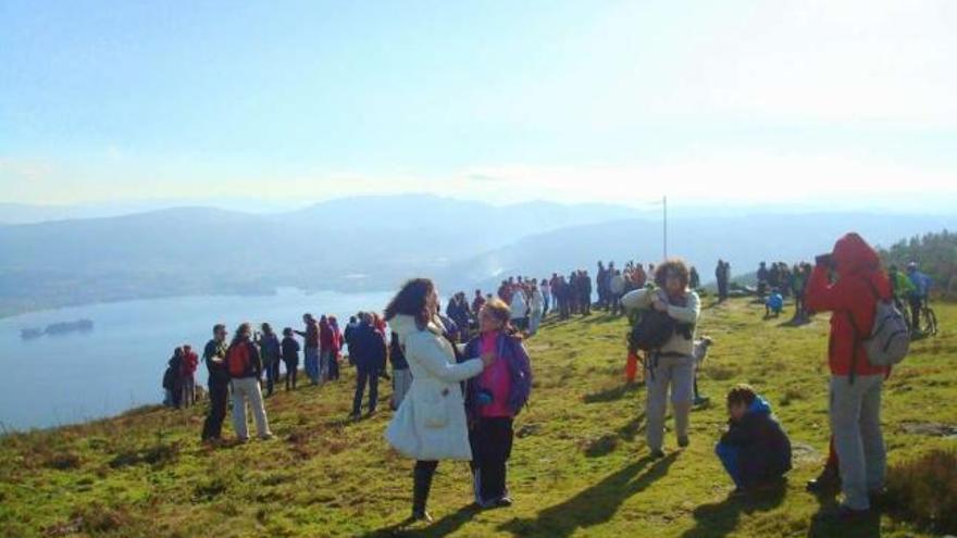 Marcha contra el parque eólico que se celebró a finales de diciembre por los montes de Pedras Negras.