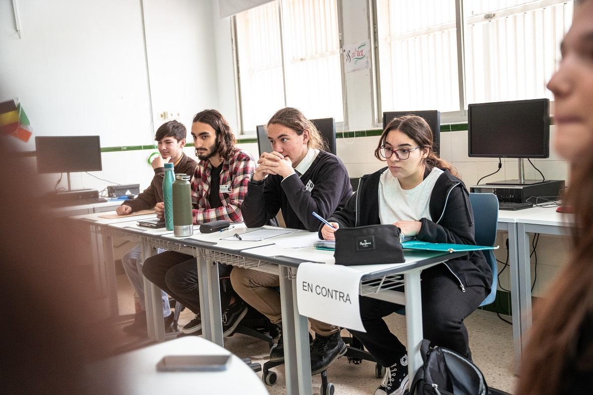 Prácticas de debate en el IES Valle del Azahar de Málaga. Ir a muchos debates es la clave para ganar.