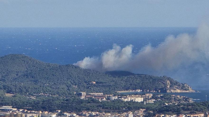 VÍDEO | Incendi forestal a Palamós